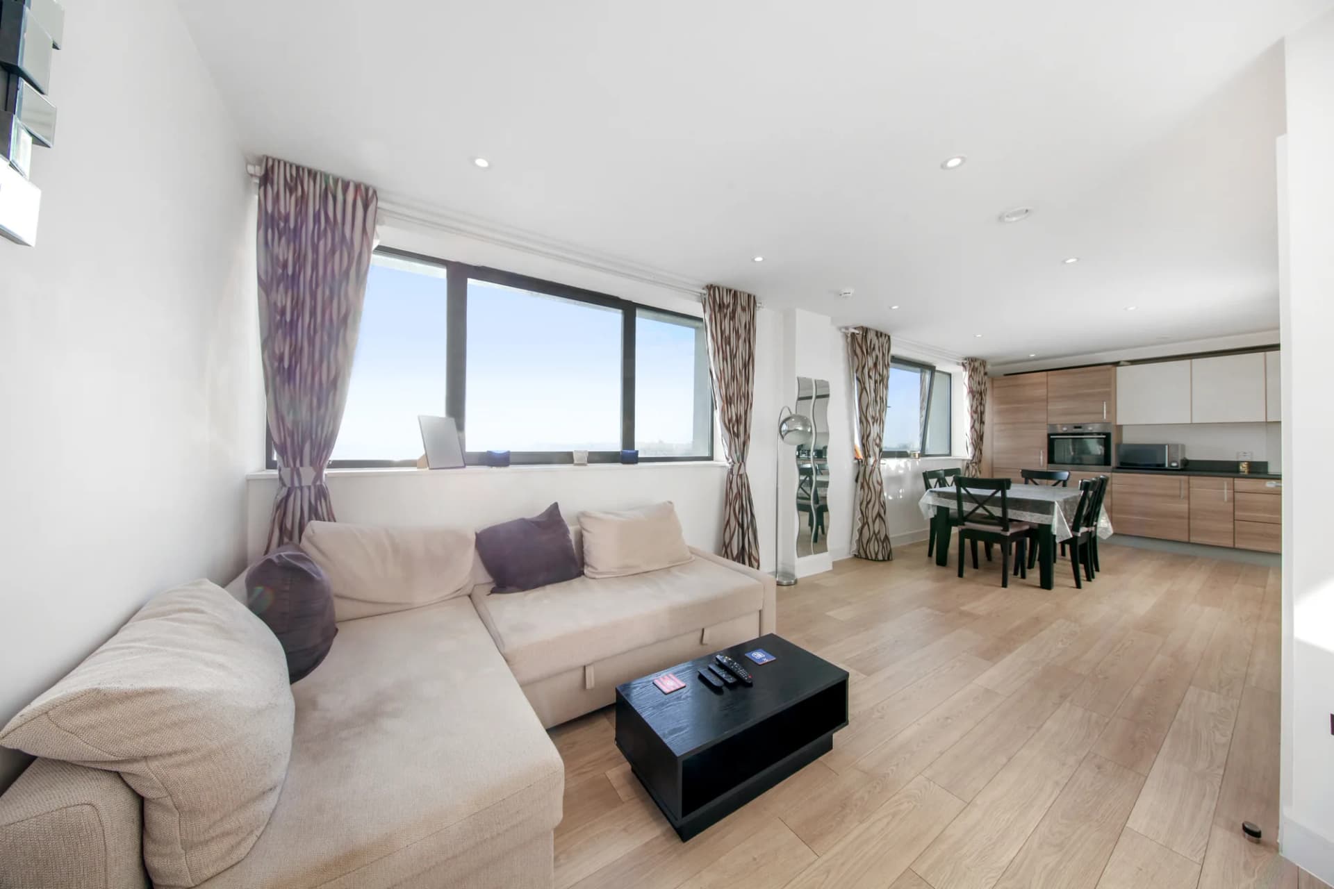 Flat 311 Ramsey House High road  - QZqnj6wgOdzqgQd3hPPF