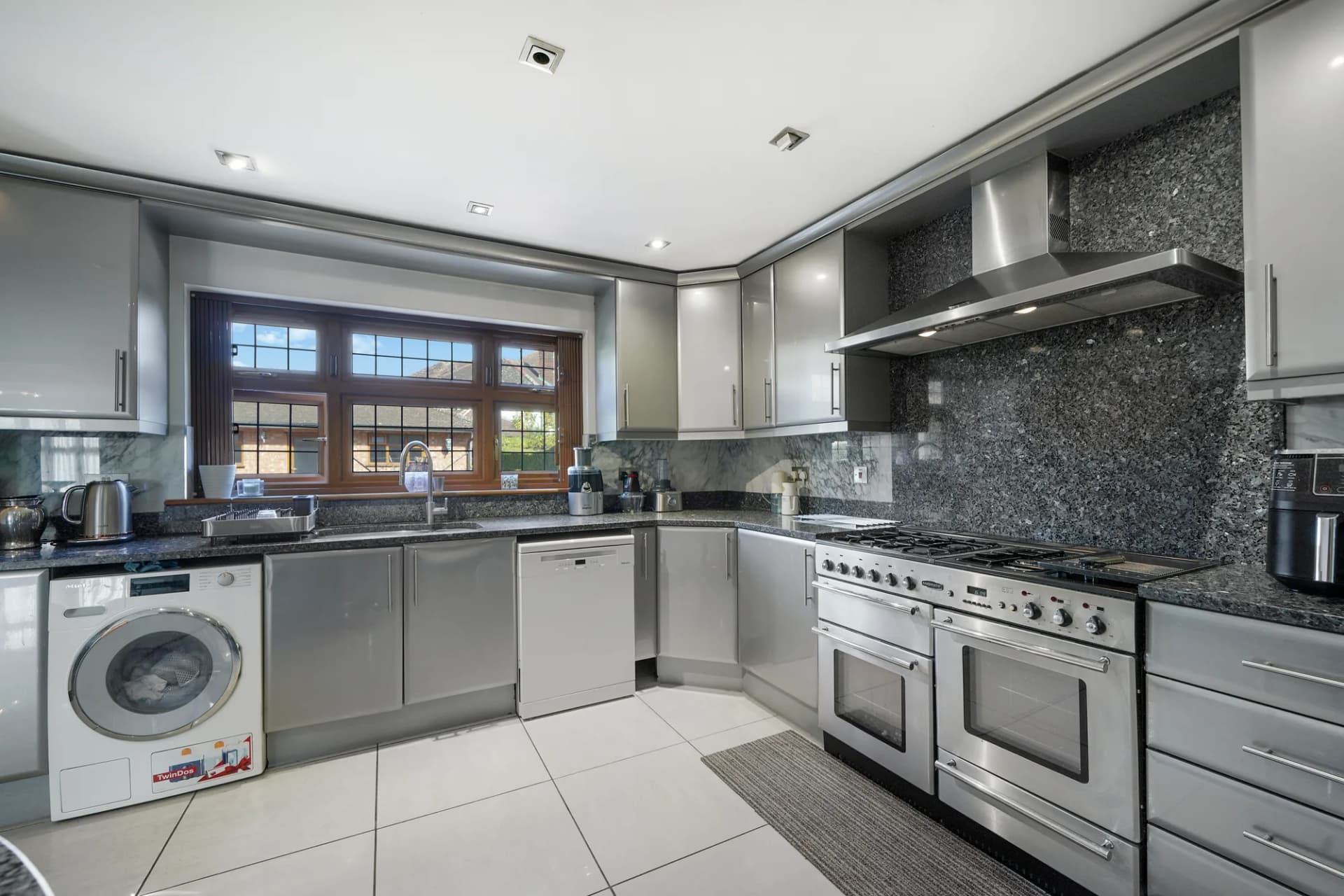 49 Sudbury Court Drive - iCHrv9H0E8kqf4B5cywN.jpg