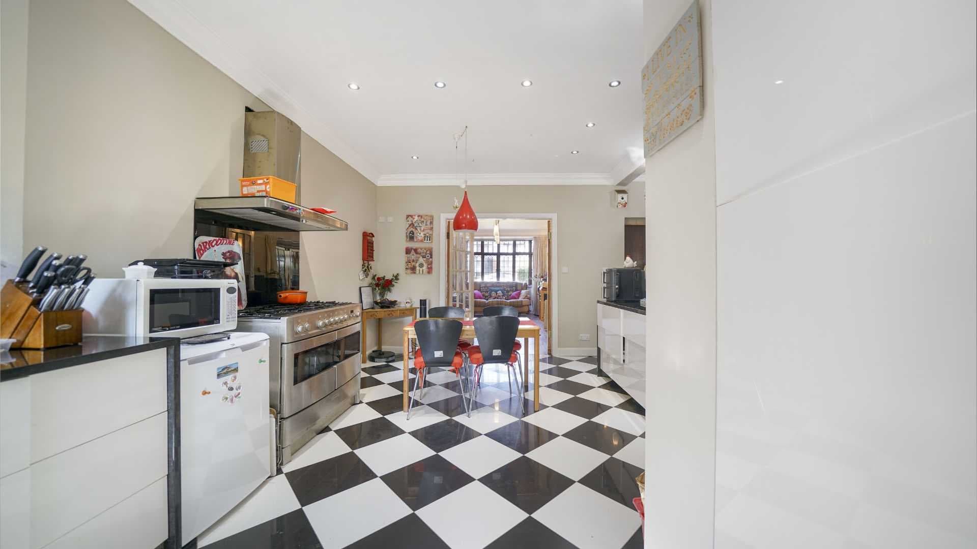 Pebworth Road, Harrow - Image 5