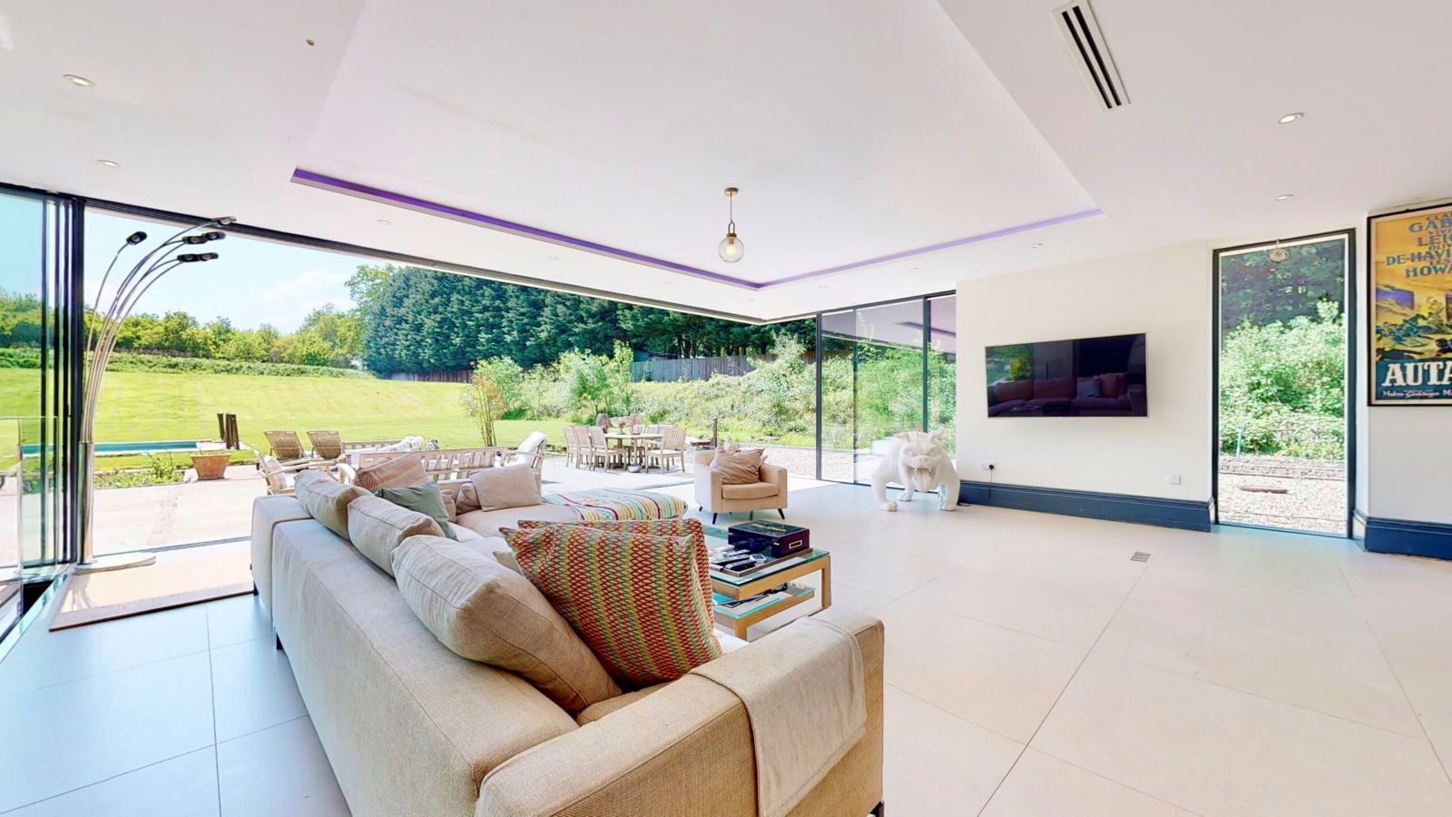Things You Should Never Let Your Estate Agent Do
